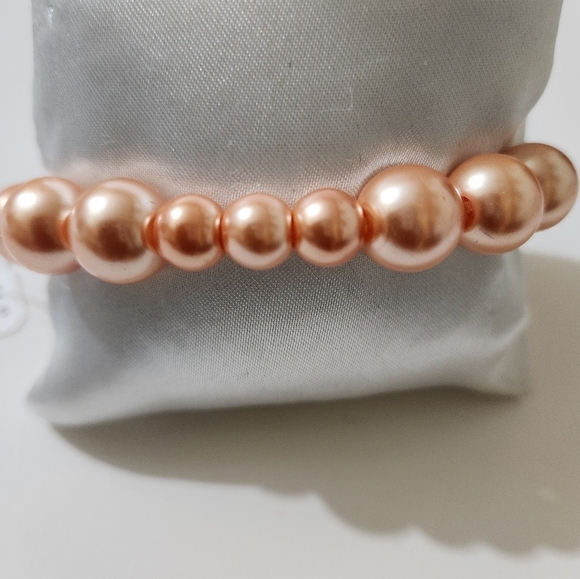 Hand Crafted Pearl Stretch Bracelet Peach and Gold Beaded - Picture 3 of 6